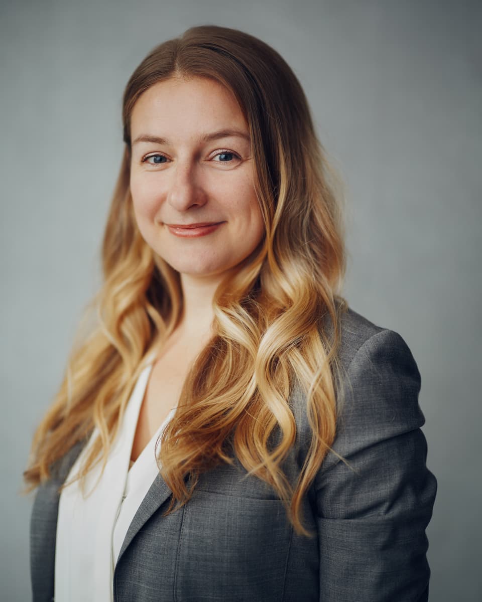 Toronto LinkedIn headshot of a professional woman in a modern studio setting